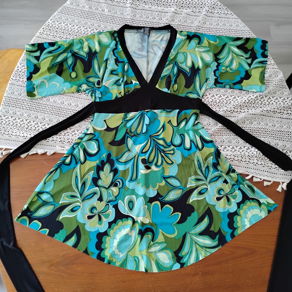 Roulette Swirl Pattern Top/Mini-dress with Black Trim